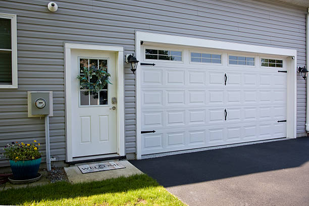24/7 Emergency Garage Door Panel Replacement experts in Roessleville, NY